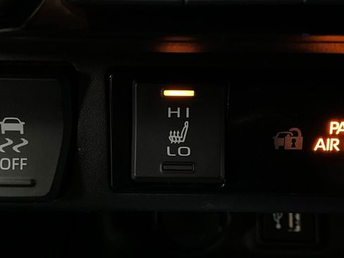 Used 2024 Toyota RAV4 XLE image 28