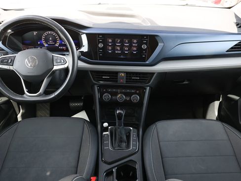 Used 2024 Volkswagen Taos SE image 2