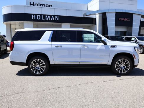 New 2026 GMC Yukon XL Denali w/ Sun & Power Step Package AWD/4WD image 2