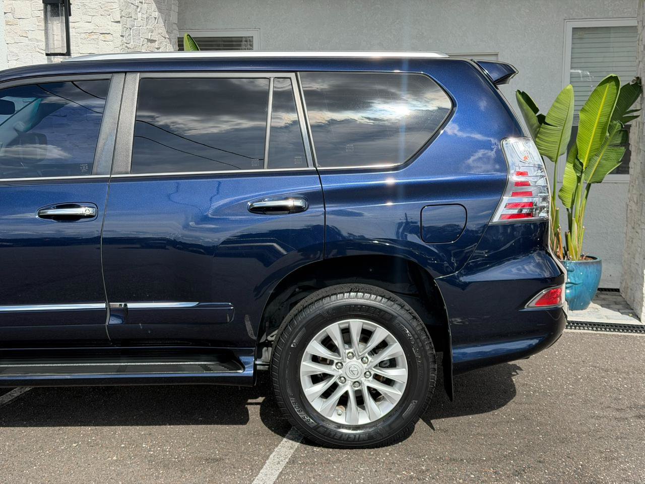 Used 2018 Lexus GX 460 Premium w/ Premium Package AWD/4WD image 11