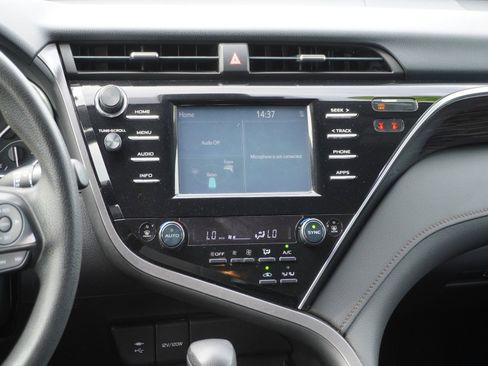 Used 2018 Toyota Camry LE image 14