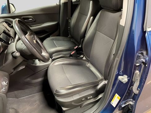 Used 2020 Chevrolet Trax LT w/ Driver Confidence Package FWD image 13