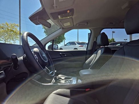 Used 2025 Kia Carnival EX FWD image 32