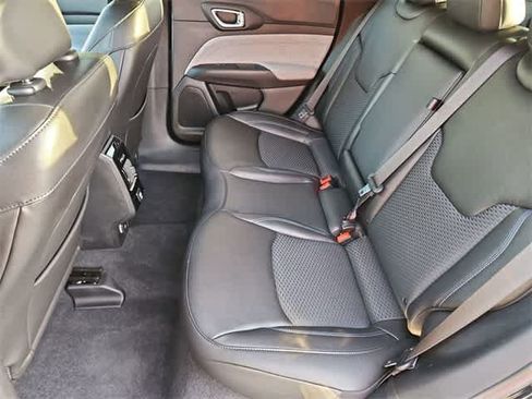Used 2025 Jeep Compass Latitude image 19