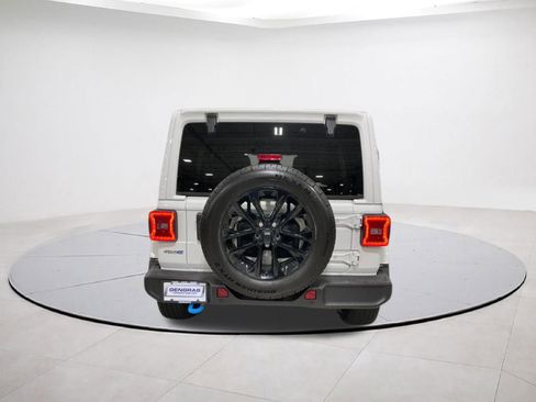 Used 2024 Jeep Wrangler Unlimited Sahara w/ Technology Group AWD/4WD image 24