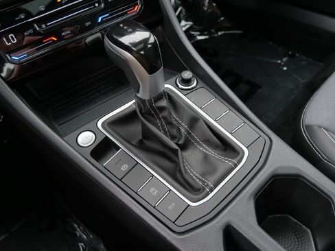 Used 2025 Volkswagen Jetta SE w/ Sunroof Package FWD image 26