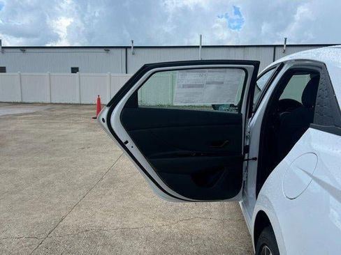 New 2025 Hyundai Elantra SEL FWD image 37