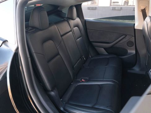 Used 2022 Tesla Model Y Long Range image 30