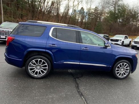 Used 2023 GMC Acadia Denali w/ Denali Technology Package image 10