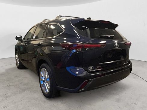 New 2026 Toyota Highlander Limited AWD/4WD image 3