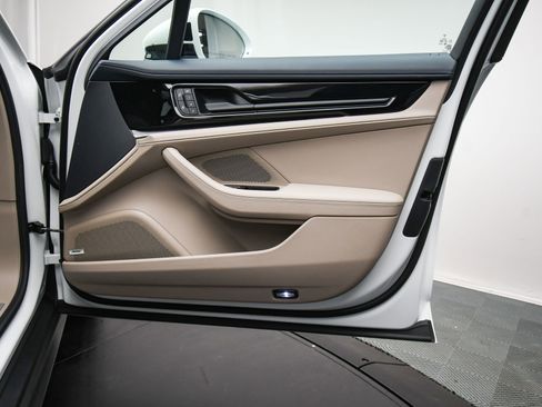 Certified 2025 Porsche Panamera 4 image 46