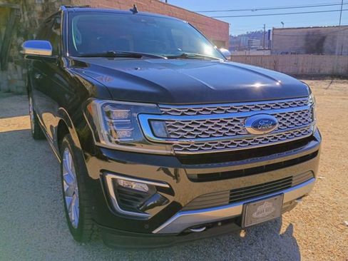 Used 2019 Ford Expedition Platinum image 2