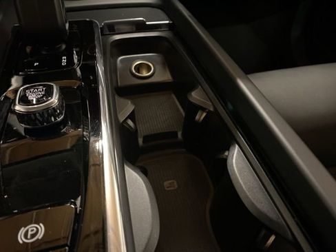 Used 2025 Volvo XC60 B5 Core image 57