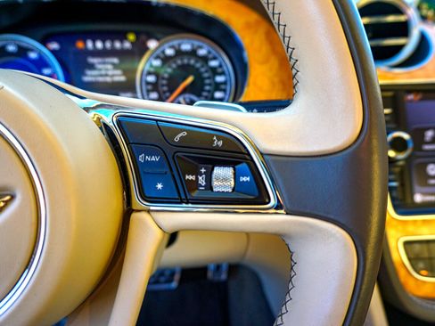 Used 2017 Bentley Bentayga W12 AWD image 17