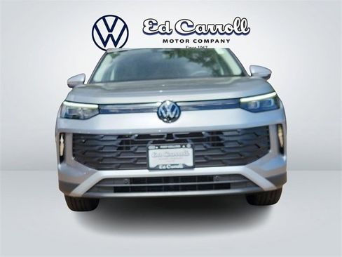 New 2025 Volkswagen Tiguan SE image 3