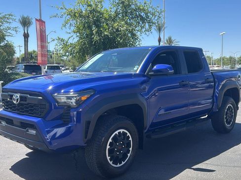 Used 2024 Toyota Tacoma TRD Off-Road w/ TRD Off Road Premium Package AWD/4WD image 4