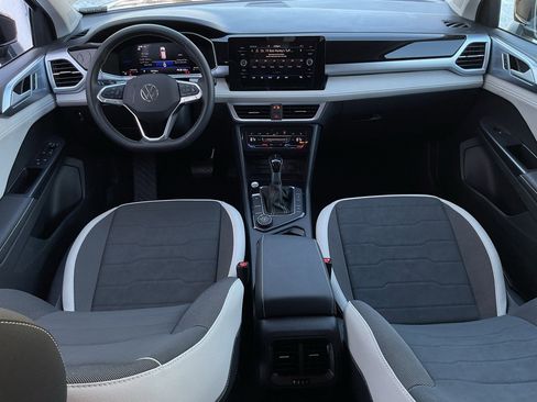 Used 2025 Volkswagen Taos SE image 21