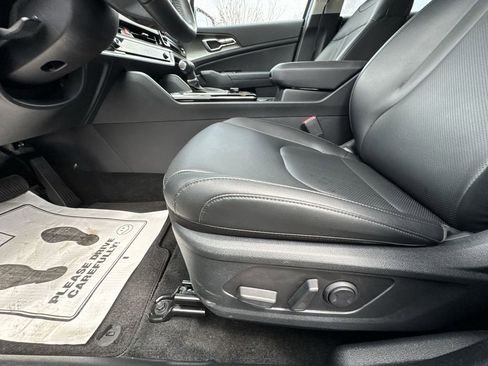 New 2025 Kia Sportage EX FWD image 12
