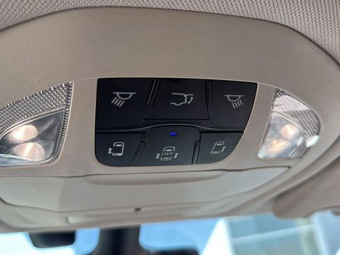 Used 2021 Chrysler Pacifica Touring-L FWD image 27
