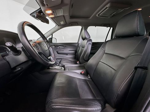 Used 2018 Honda Pilot Touring image 13