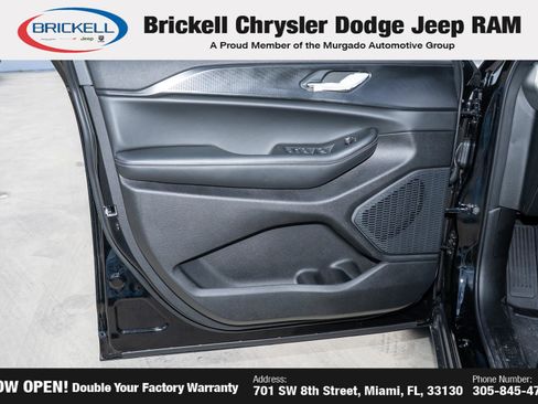 New 2025 Jeep Grand Cherokee L Laredo image 11