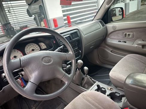 Used 2004 Toyota Tacoma 4x4 Xtracab V6 image 4