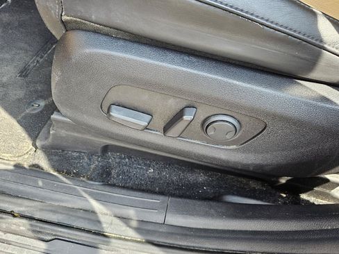 Used 2022 Kia Carnival LX FWD image 17