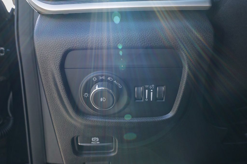 Used 2021 Jeep Grand Cherokee L Limited AWD/4WD image 37