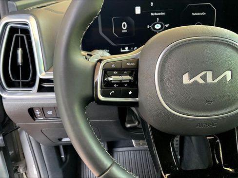 Used 2025 Kia Sorento SX Prestige AWD/4WD image 11