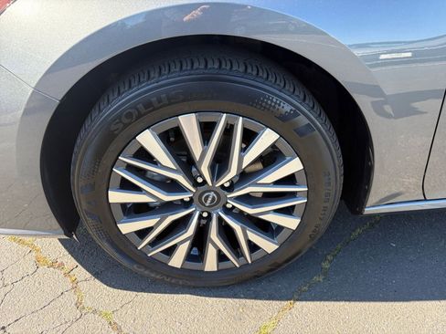 Used 2025 Nissan Altima 2.5 SV image 30