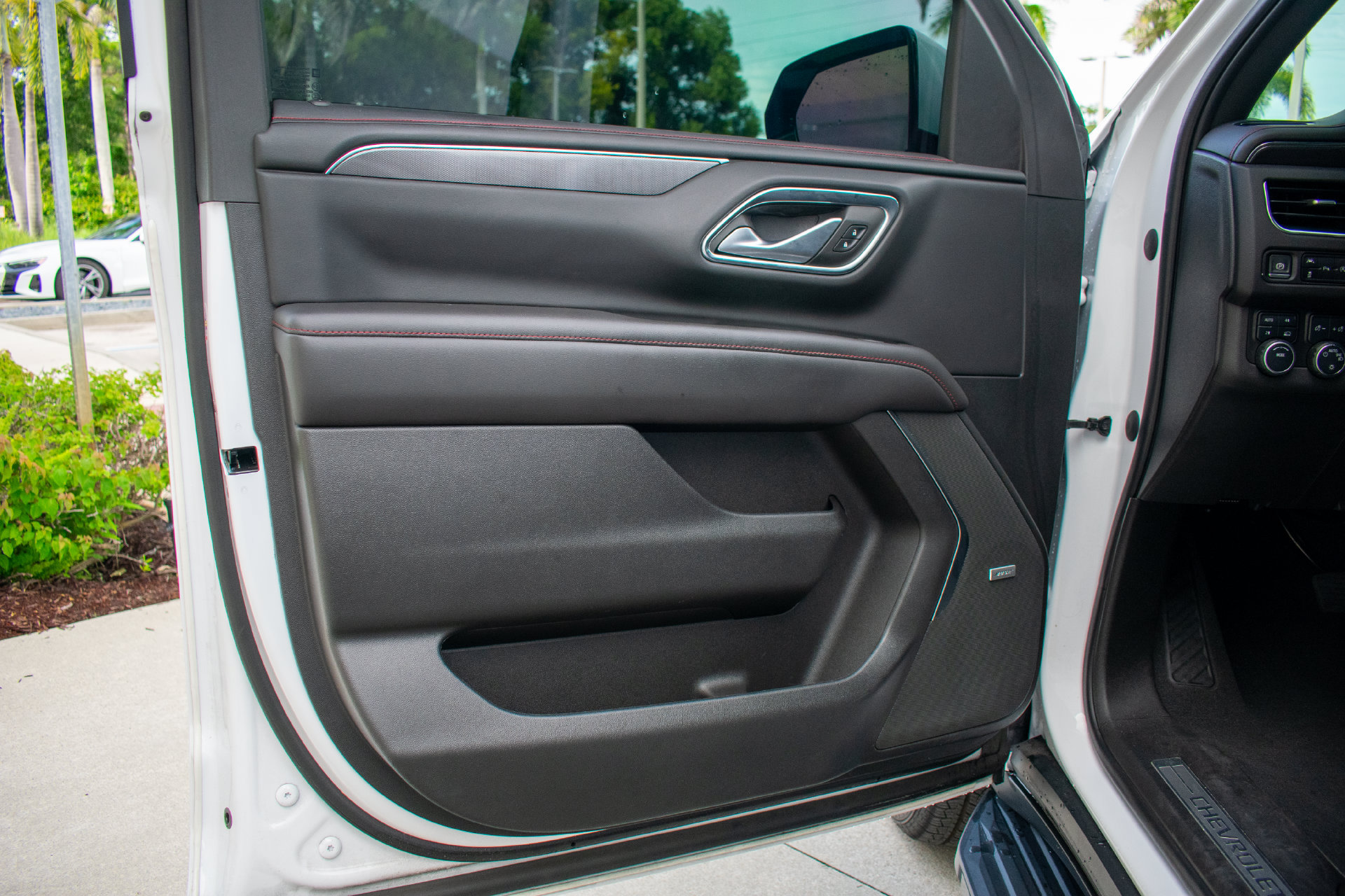 Used 2023 Chevrolet Tahoe RST AWD/4WD image 16