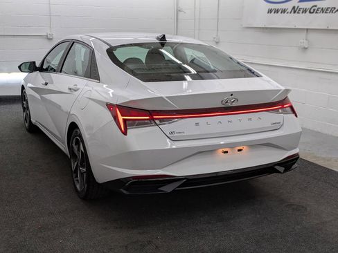 Used 2022 Hyundai Elantra Limited image 18