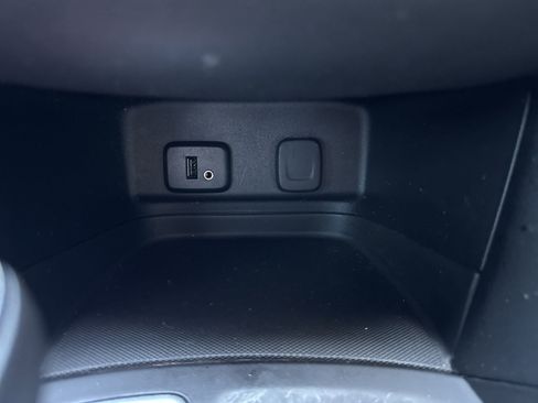Used 2018 Chevrolet Equinox LT FWD image 24