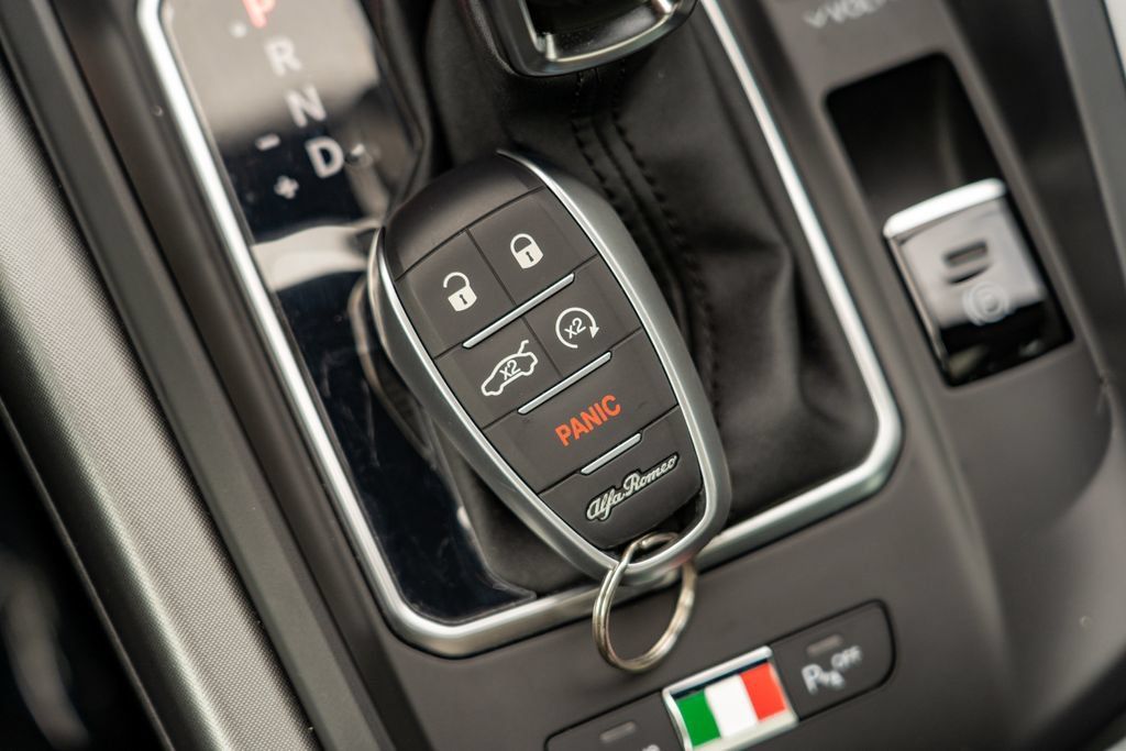 New 2024 Alfa Romeo Tonale Ti AWD/4WD image 32