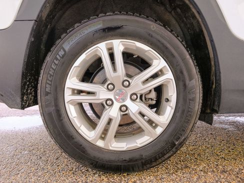 Used 2024 GMC Terrain SLE image 41