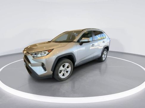 Used 2020 Toyota RAV4 XLE AWD/4WD image 4