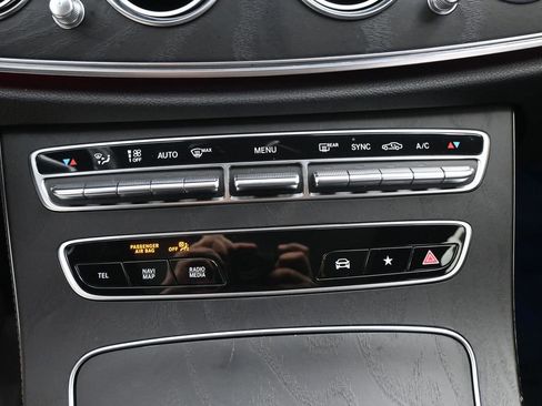 Used 2022 Mercedes-Benz E 450 4MATIC Sedan w/ Driver Assistance Package image 27