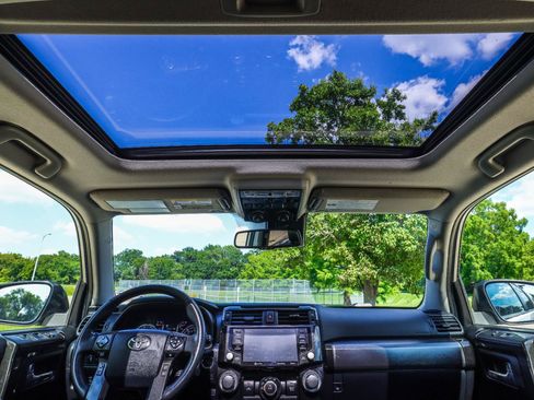 Used 2020 Toyota 4Runner Venture w/ Moonroof Package AWD/4WD image 7