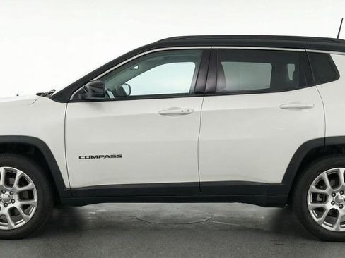 Used 2025 Jeep Compass Limited image 5