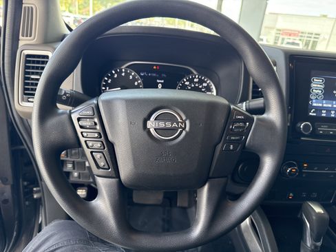 Used 2022 Nissan Frontier SV w/ Technology Package RWD image 17