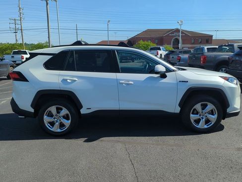 Used 2021 Toyota RAV4 XLE Premium AWD/4WD image 9