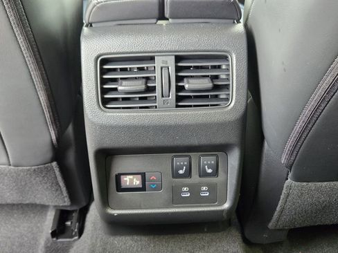 Used 2025 Nissan Rogue Platinum w/ Tech Package image 38