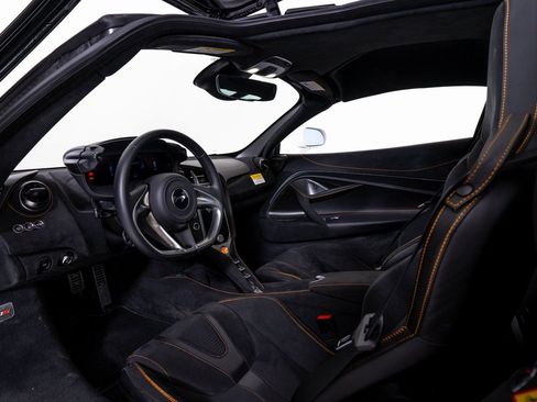 Used 2025 McLaren 750S image 16