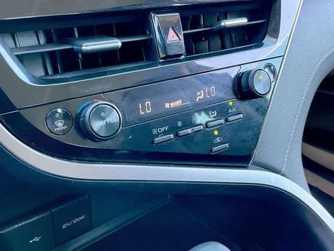 Used 2024 Toyota Camry SE FWD image 23