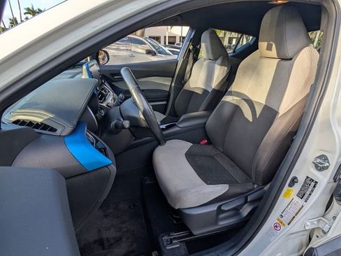 Used 2019 Toyota C-HR XLE image 12