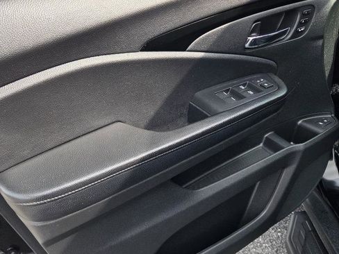 Used 2019 Honda Pilot Touring image 16