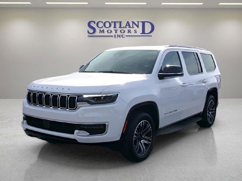 Used 2025 Jeep Wagoneer 4WD image 2