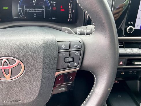 Used 2025 Toyota Camry SE FWD image 24