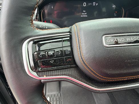 Used 2025 Jeep Grand Wagoneer Series III w/ Rear Seat Video Group 1 AWD/4WD image 32