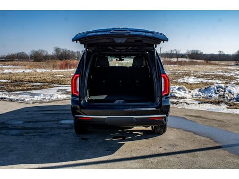 Used 2022 GMC Yukon XL SLT w/ SLT Premium Package image 7